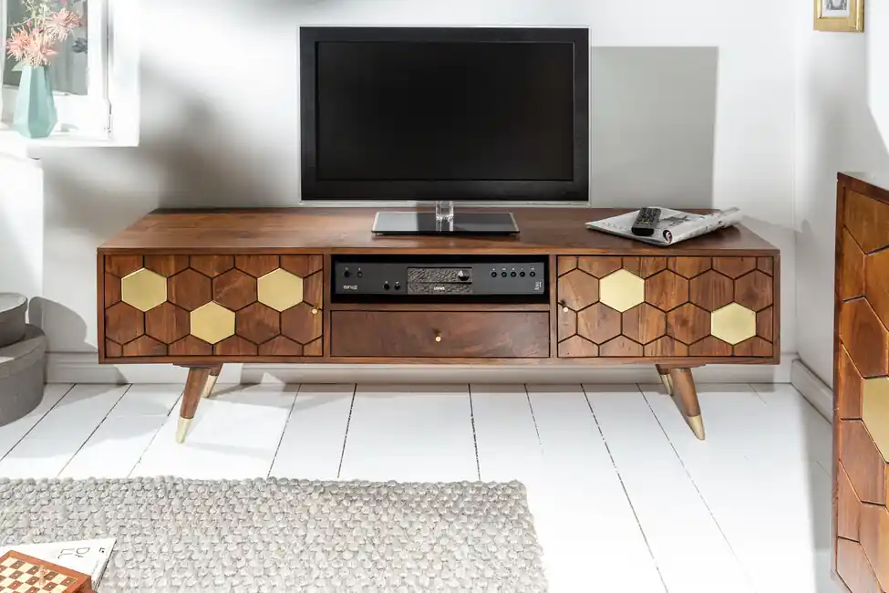 Moderní stolek pod TV z masivu Mystic Living Akácie 140cm Oblíbený