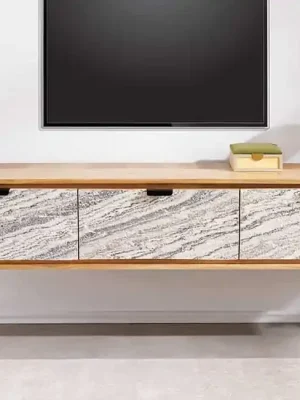 Závěsný TV stolek Holm 160 cm – Masivní akácie s kamennou dýhou Novinka