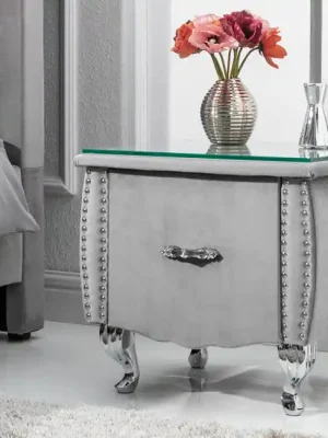 Přímo Od Výrobce Luxusní noční stolek ze sametu Extravagance stříbrno šedý 47cm