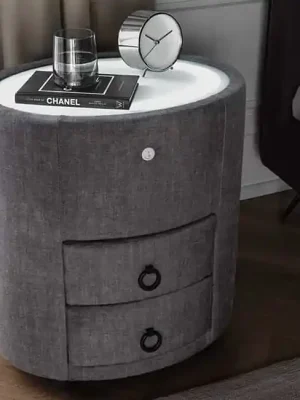Ihned K Objednání Oválný noční stolek s integrovaným LED osvětlením Voiron šedý samet 49cm