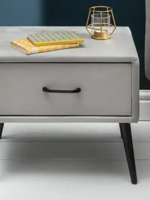Retro noční stolek ze sametu Famous šedý 45cm Nejlepší Cena